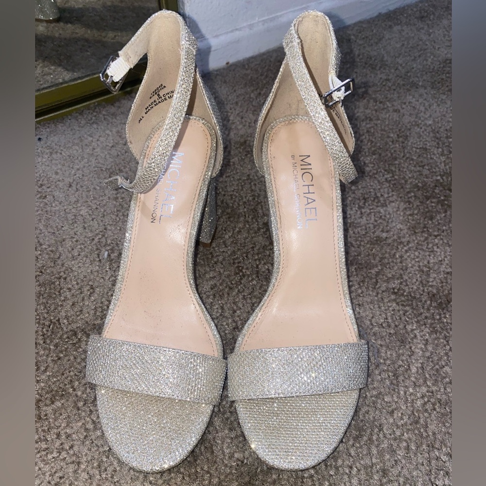 Michael by Michael Shannon gold sparkle strap heel size 6